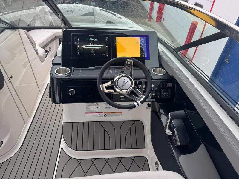 Slide: The Image of Sea Ray SLX 280 2026 - 35