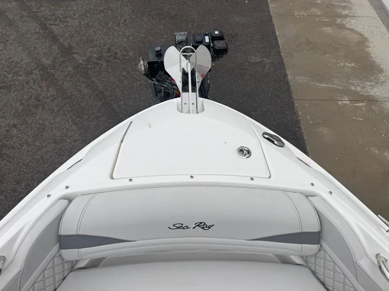 Slide: The Image of Sea Ray SLX 280 2026 - 54