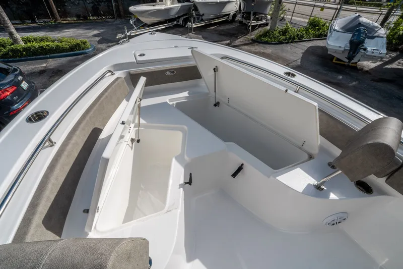 Slide: The Image of Sea Hunt Ultra 229 2026 - 20