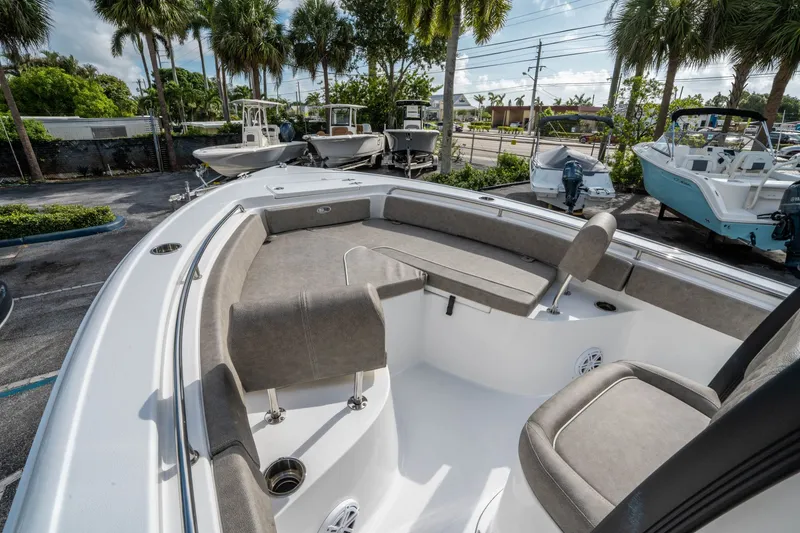 Slide: The Image of Sea Hunt Ultra 229 2026 - 18