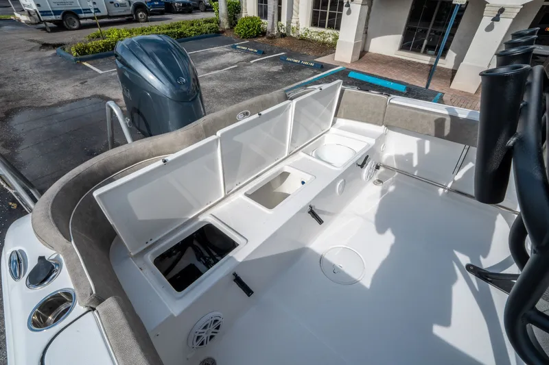 Slide: The Image of Sea Hunt Ultra 229 2026 - 12