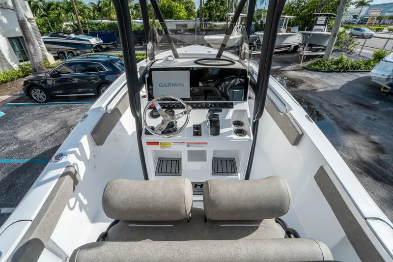 Slide: The Image of Sea Hunt Ultra 229 2026 - 13