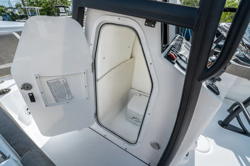 Slide: The Image of Sea Hunt Ultra 229 2026 - 17