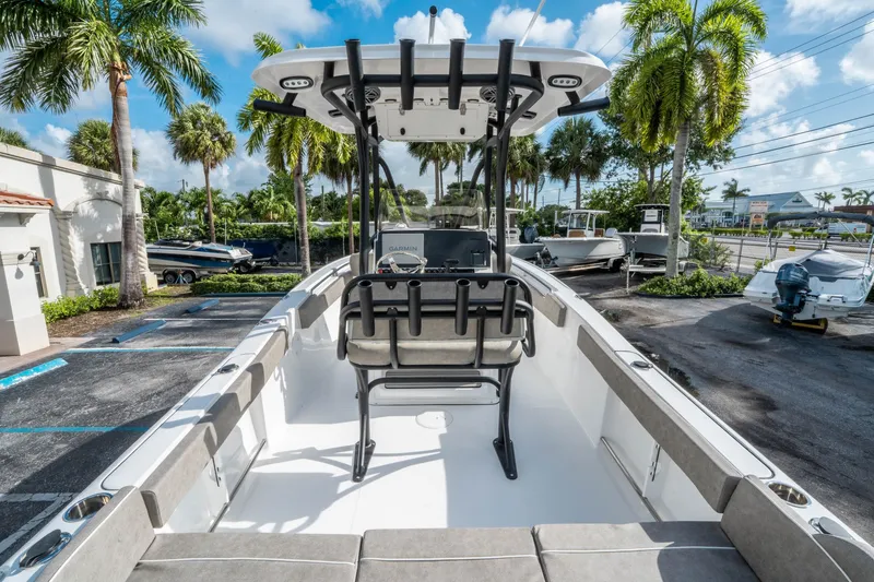 Slide: The Image of Sea Hunt Ultra 229 2026 - 9