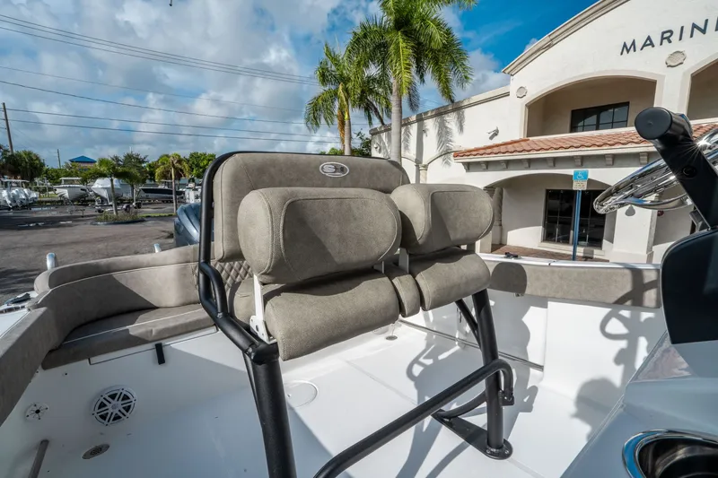 Slide: The Image of Sea Hunt Ultra 229 2026 - 15