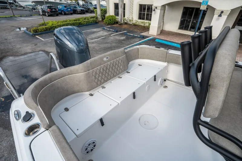 Slide: The Image of Sea Hunt Ultra 229 2026 - 11