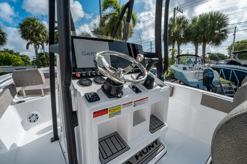 Slide: The Image of Sea Hunt Ultra 229 2026 - 14