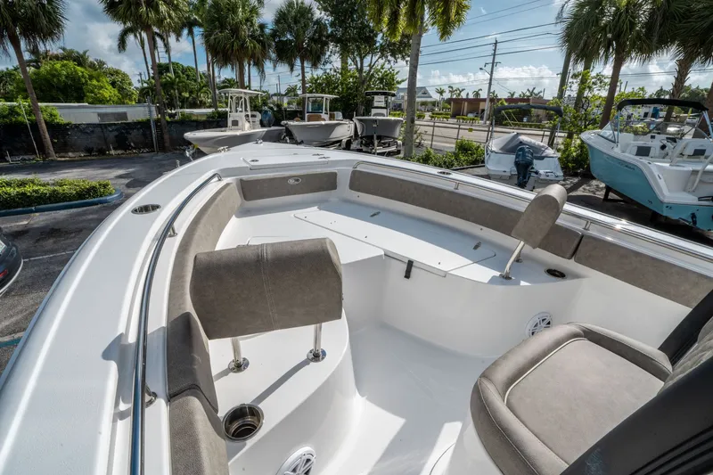 Slide: The Image of Sea Hunt Ultra 229 2026 - 19