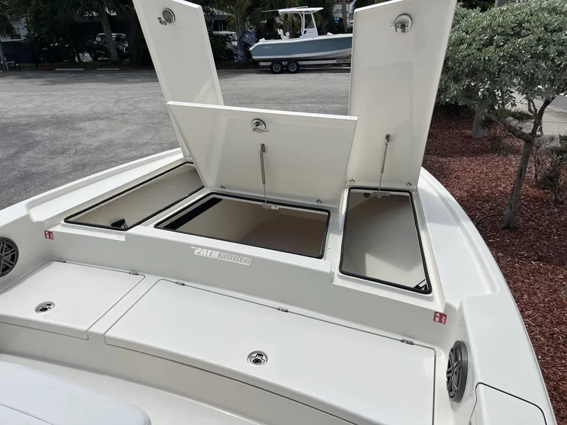 Slide: The Image of Pathfinder 2500 Hybrid 2026 - 15