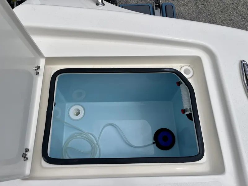 Slide: The Image of Pathfinder 2500 Hybrid 2026 - 24