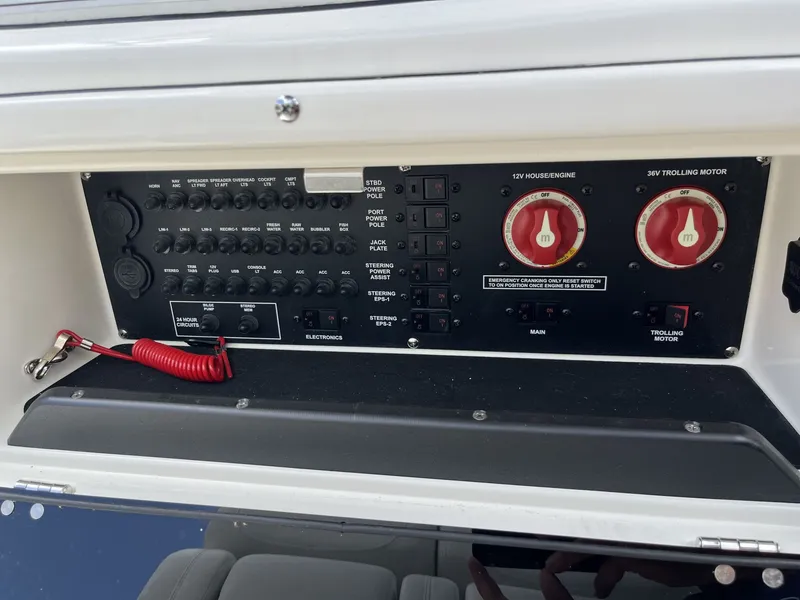 Slide: The Image of Pathfinder 2500 Hybrid 2026 - 27