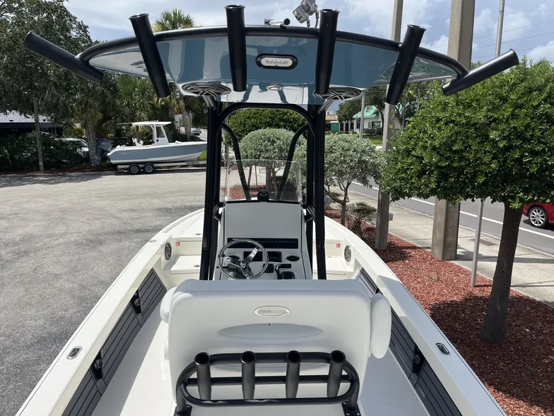 Slide: The Image of Pathfinder 2500 Hybrid 2026 - 10