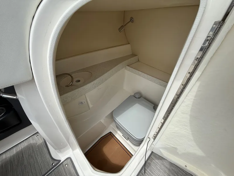 Slide: The Image of Regal 2500 Bowrider 2016 - 11