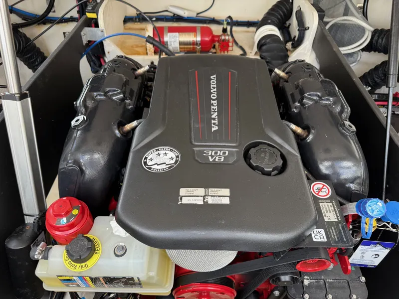 Slide: The Image of Regal 2500 Bowrider 2016 - 22