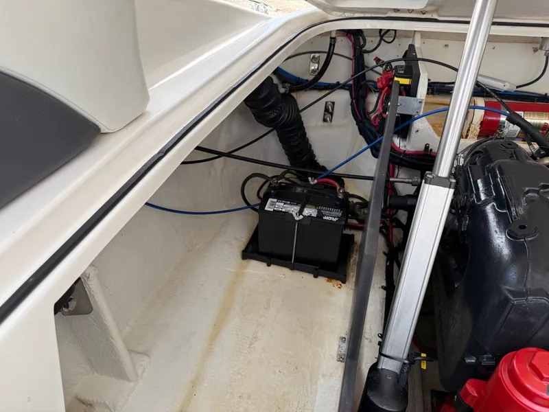 Slide: The Image of Regal 2500 Bowrider 2016 - 24