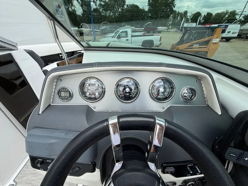 Slide: The Image of Regal 2500 Bowrider 2016 - 27