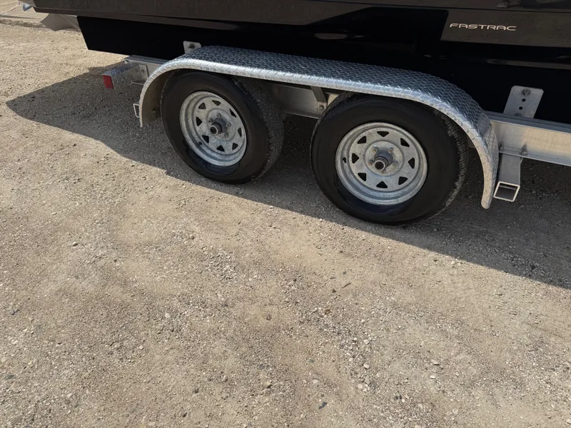 Slide: The Image of Regal 2500 Bowrider 2016 - 30