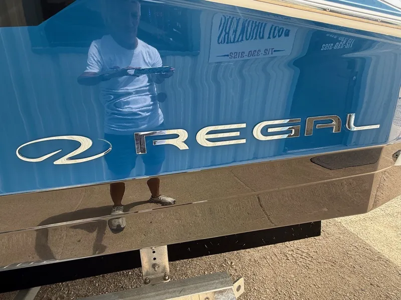 Slide: The Image of Regal 2500 Bowrider 2016 - 4