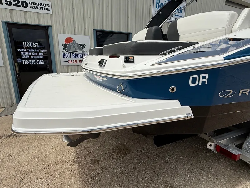 Slide: The Image of Regal 2500 Bowrider 2016 - 6
