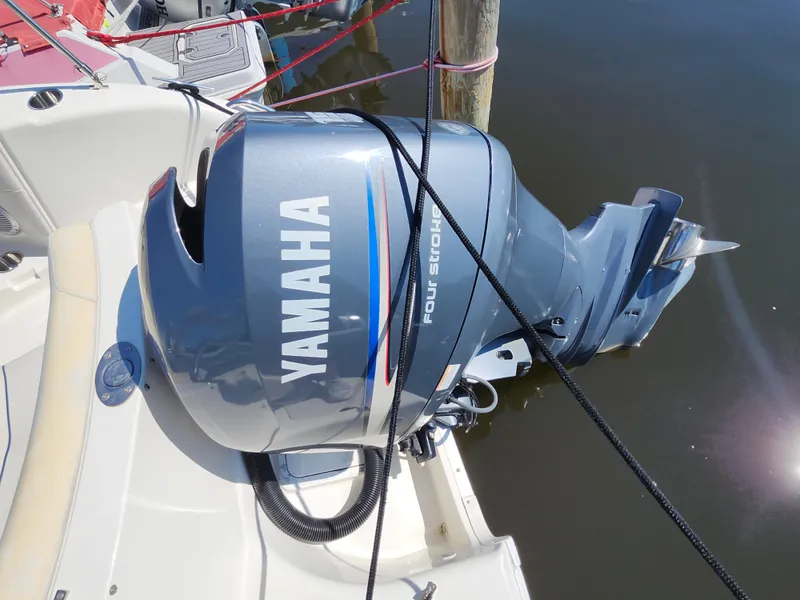 Slide: The Image of 2009 Hurricane SunDeck 2000 OB with Yamaha four-stroke outboard motor. - 12