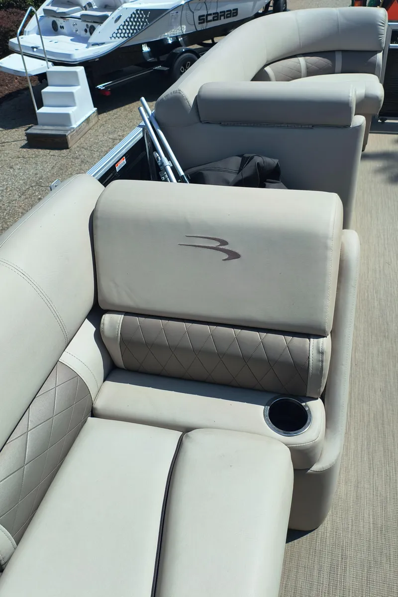 Slide: The Image of 2017 Bennington 24 SSBXP-SPS pontoon boat with beige seating and cup holder. - 22