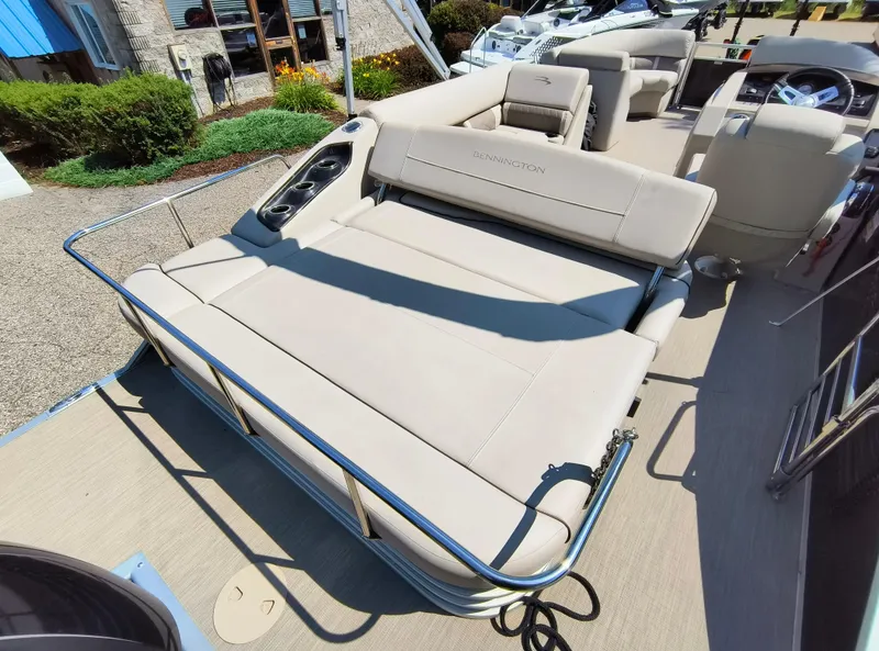 Slide: The Image of 2017 Bennington 24 SSBXP-SPS pontoon boat with beige seating and cup holders. - 26