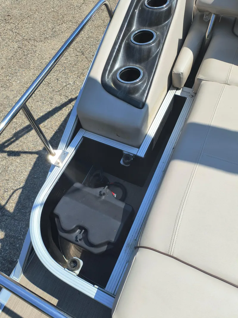 Slide: The Image of 2017 Bennington 24 SSBXP-SPS boat interior with cup holders and storage compartment. - 28