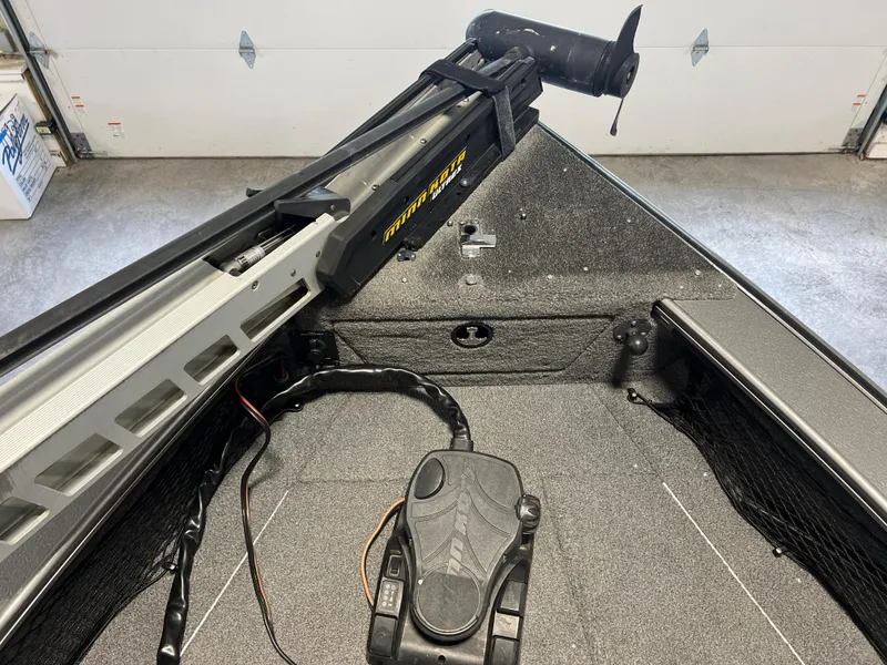 Slide: The Image of 2017 Lund 1875 Pro-V Sport boat with Minn Kota trolling motor and foot pedal. - 6