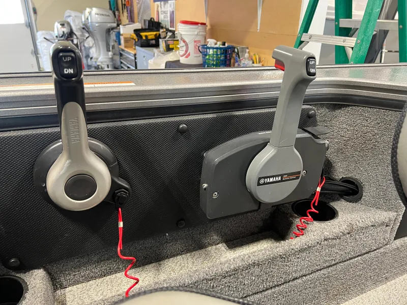 Slide: The Image of Yamaha controls on a 2017 Lund 1875 Pro-V Sport boat, featuring dual levers and red safety cords. - 7