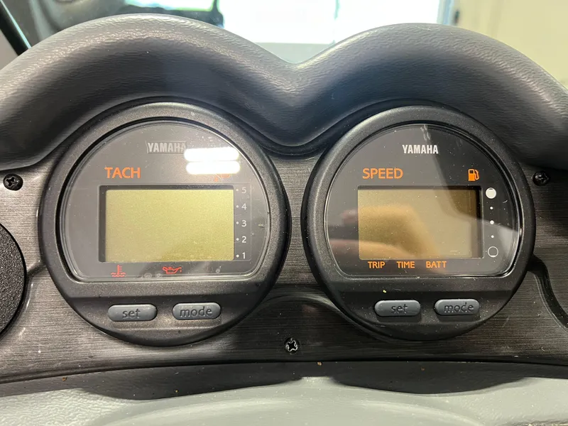 Slide: The Image of Yamaha tachometer and speedometer on 2017 Lund 1875 Pro-V Sport boat dashboard. - 8