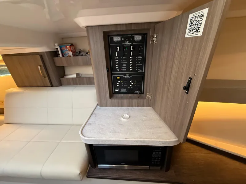 Slide: The Image of Regal 36 XO 2022 - 51