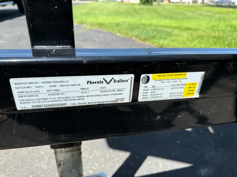 Slide: The Image of Boston Whaler 255 Conquest 2002 - 50