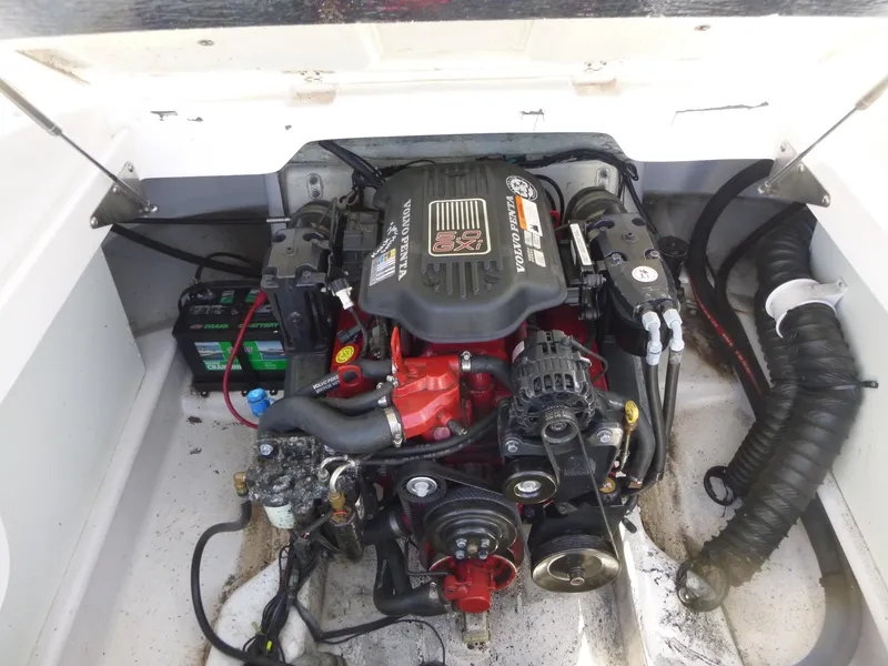 Slide: The Image of 2006 Four Winns 220 Horizon engine compartment with Volvo Penta 5.0 GXI engine. - 11