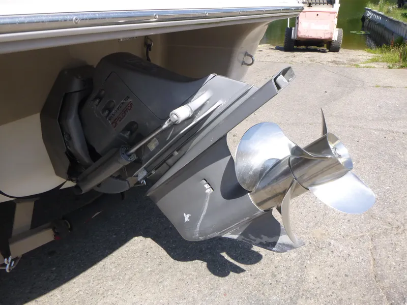 Slide: The Image of 2006 Four Winns 220 Horizon boat propeller and outdrive close-up. - 14
