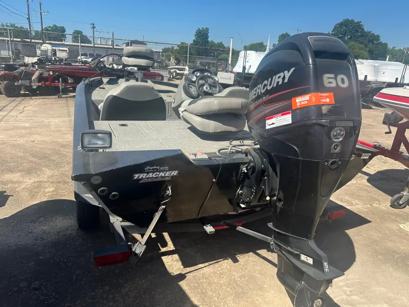 Slide: The Image of 2017 Tracker Pro Team 175 TXW boat with Mercury 60 outboard motor. - 9