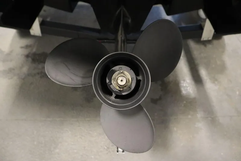 Slide: The Image of Bayliner VR5 Bowrider I/O 2024 - 50