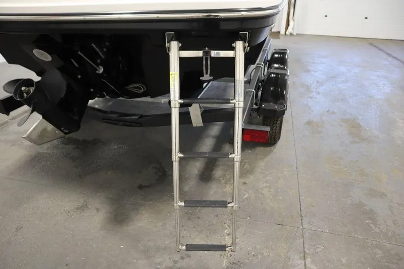 Slide: The Image of Bayliner VR5 Bowrider I/O 2024 - 52