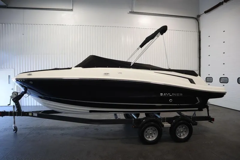 Slide: The Image of Bayliner VR5 Bowrider I/O 2024 - 53