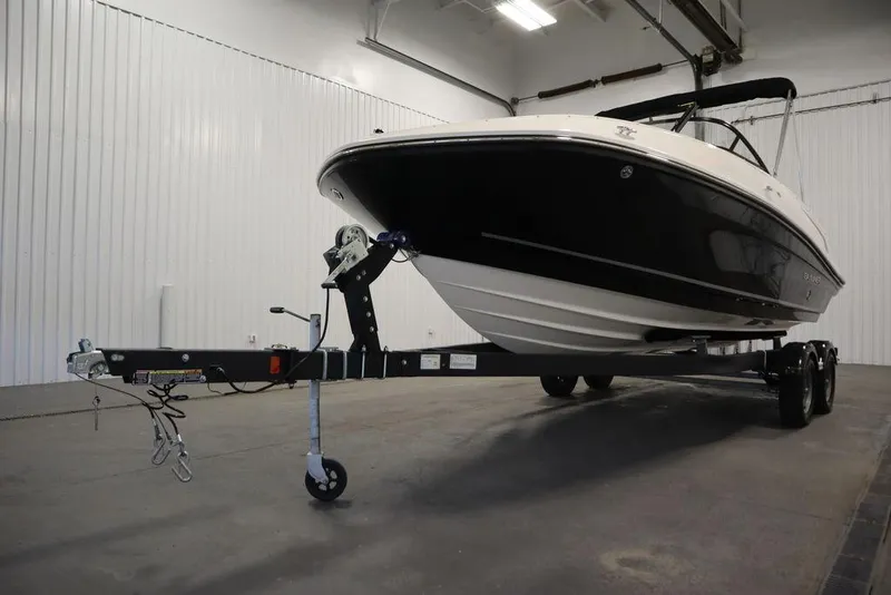 Slide: The Image of Bayliner VR5 Bowrider I/O 2024 - 57