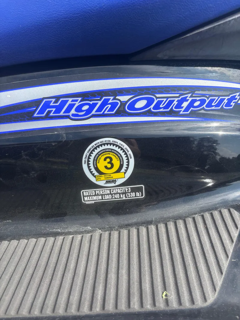 Slide: The Image of 2006 Yamaha WaveRunner FX HO, high output label, 3-person capacity, 240 kg max load. - 8