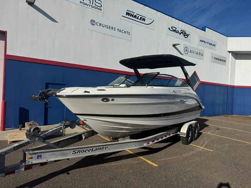 Slide: The Image of Sea Ray SLX 260 2026 - 3