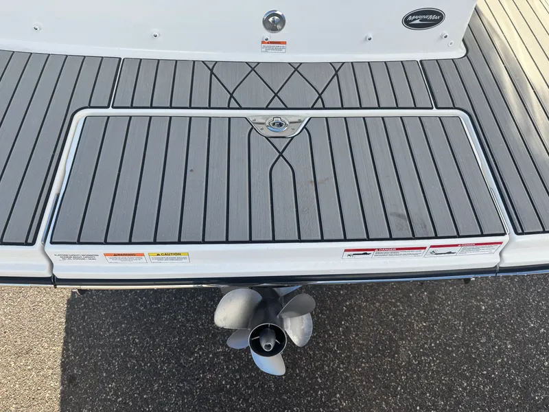 Slide: The Image of Sea Ray SLX 260 2026 - 6