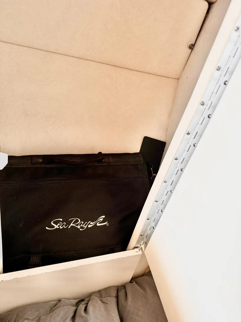 Slide: The Image of Sea Ray 270 Sundancer 2001 interior with branded bag in storage compartment. - 15