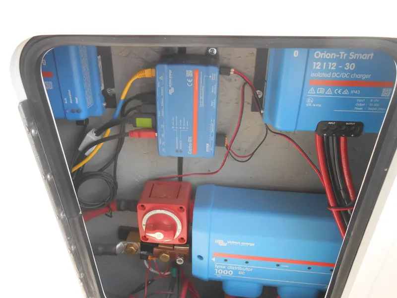 Slide: The Image of Electrical system components in a 2001 Sea Ray 270 Sundancer boat. - 38