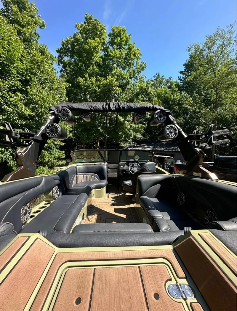 Slide: The Image of MB b52 Alpha V23 2022 - 2