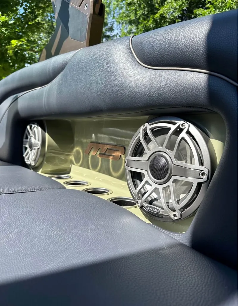 Slide: The Image of MB b52 Alpha V23 2022 - 4