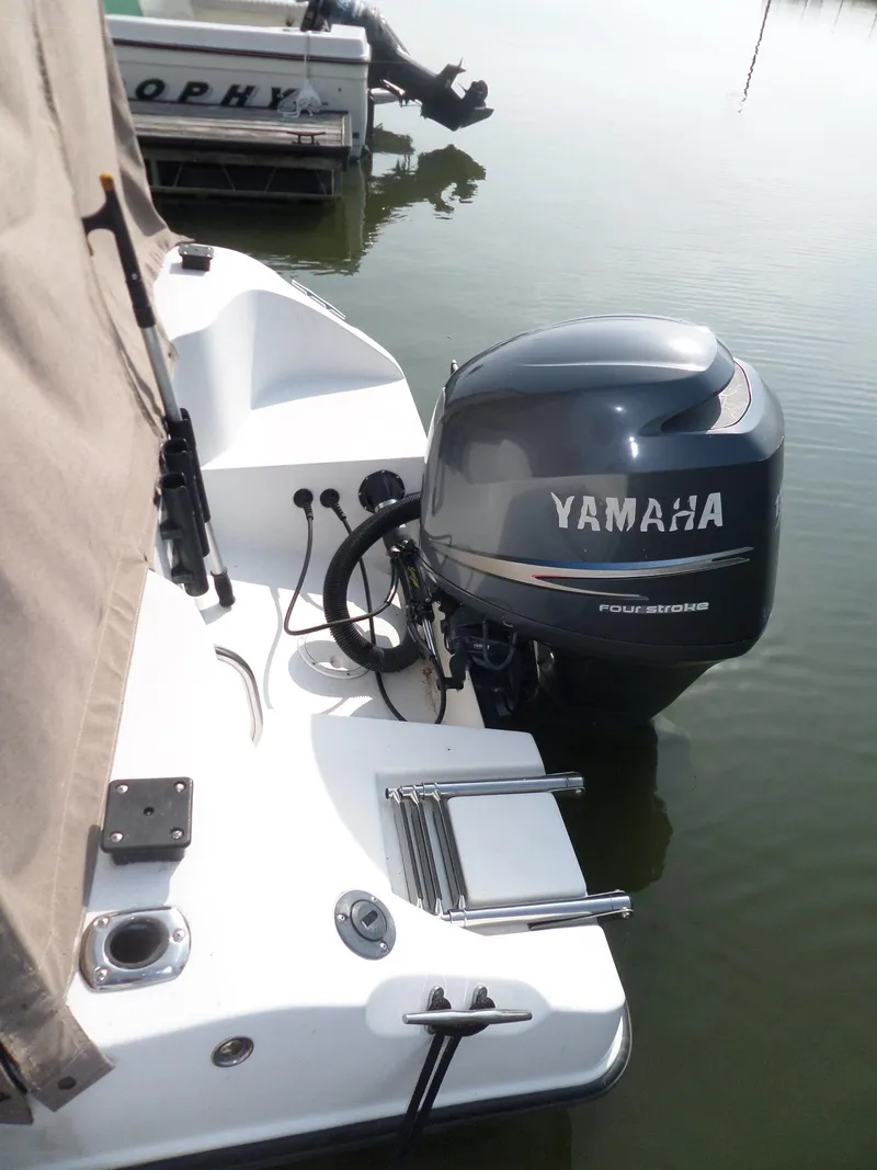 Slide: The Image of 2005 Seaswirl Striper boat with Yamaha four-stroke outboard motor in water. - 6
