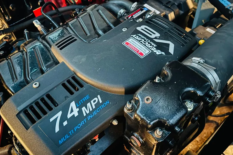 Slide: The Image of 7.4L MPI engine of 2000 Sea Ray 340 Sundancer boat, close-up view. - 37