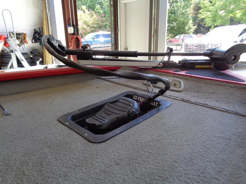 Slide: The Image of 2008 Bass Tracker PT175 boat with Minn Kota trolling motor and EZ-Troll tray. - 14