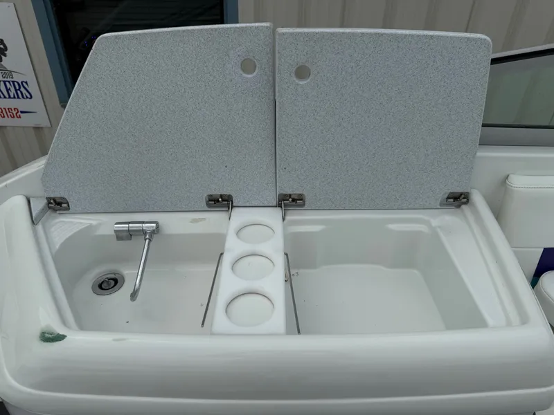 Slide: The Image of 1997 Formula 280SS boat sink and storage area with cup holders. - 33
